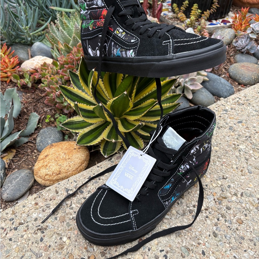 Vans Villains Special Edition Disney Sk8-Hi Sneakers - Picture 4 of 15